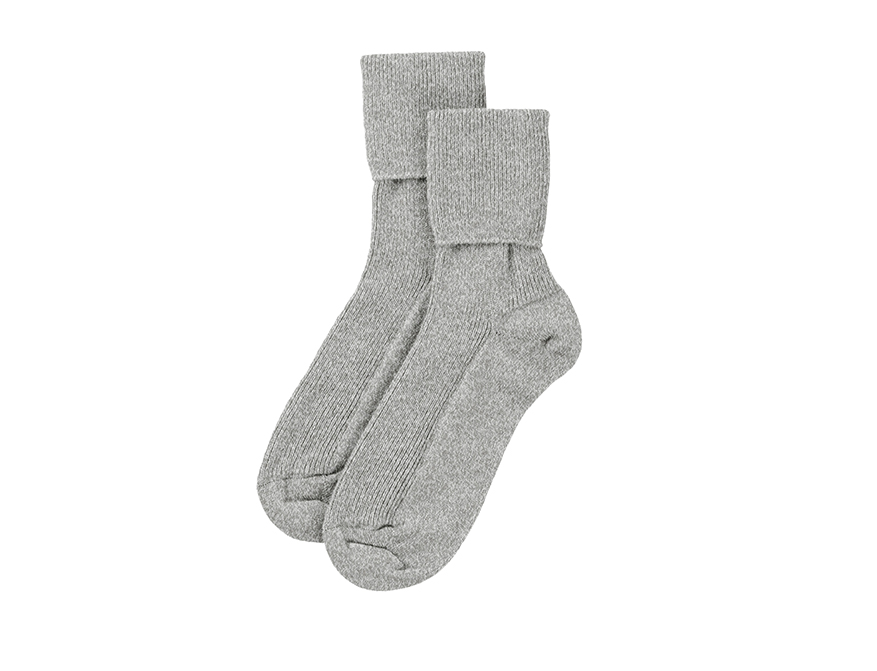 Die Socken in Silbergrau aus Kaschmir von Johnstons of Elgin